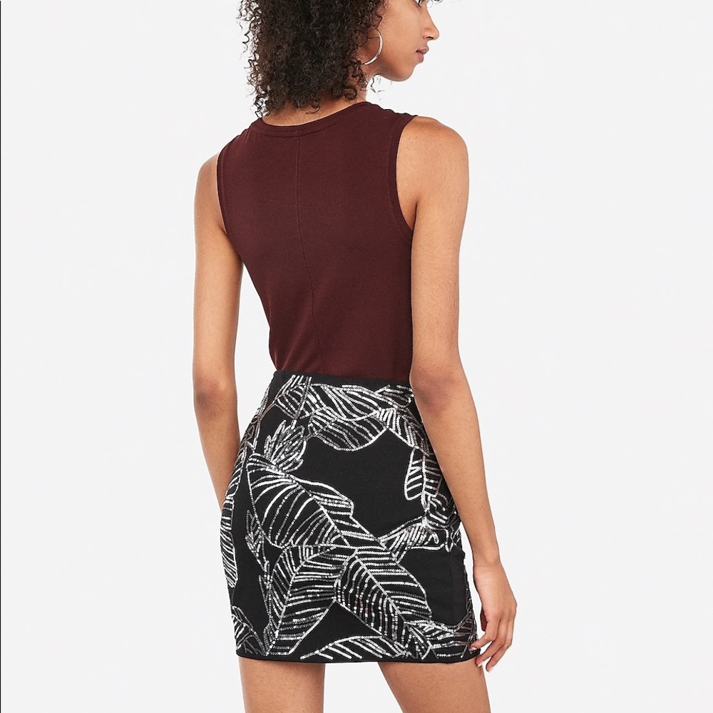 🌸Express High-Waisted Sequin Palm Mini Skirt - Picture 3 of 8